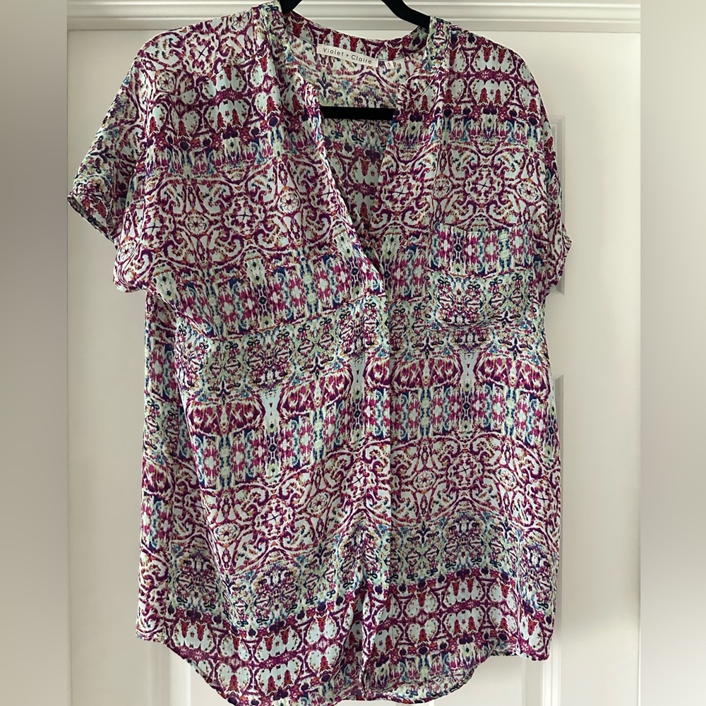 Violet & Claire Multicolor V-Neck Short Sleeve Blouse